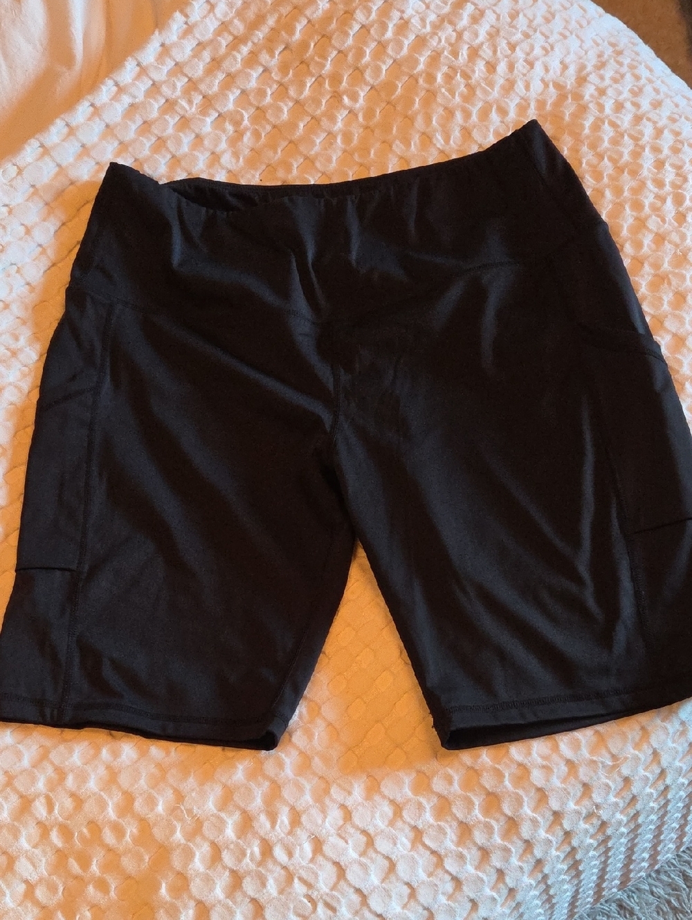 BETTER BODIES Black Women's Bike Shorts with Side Pockets